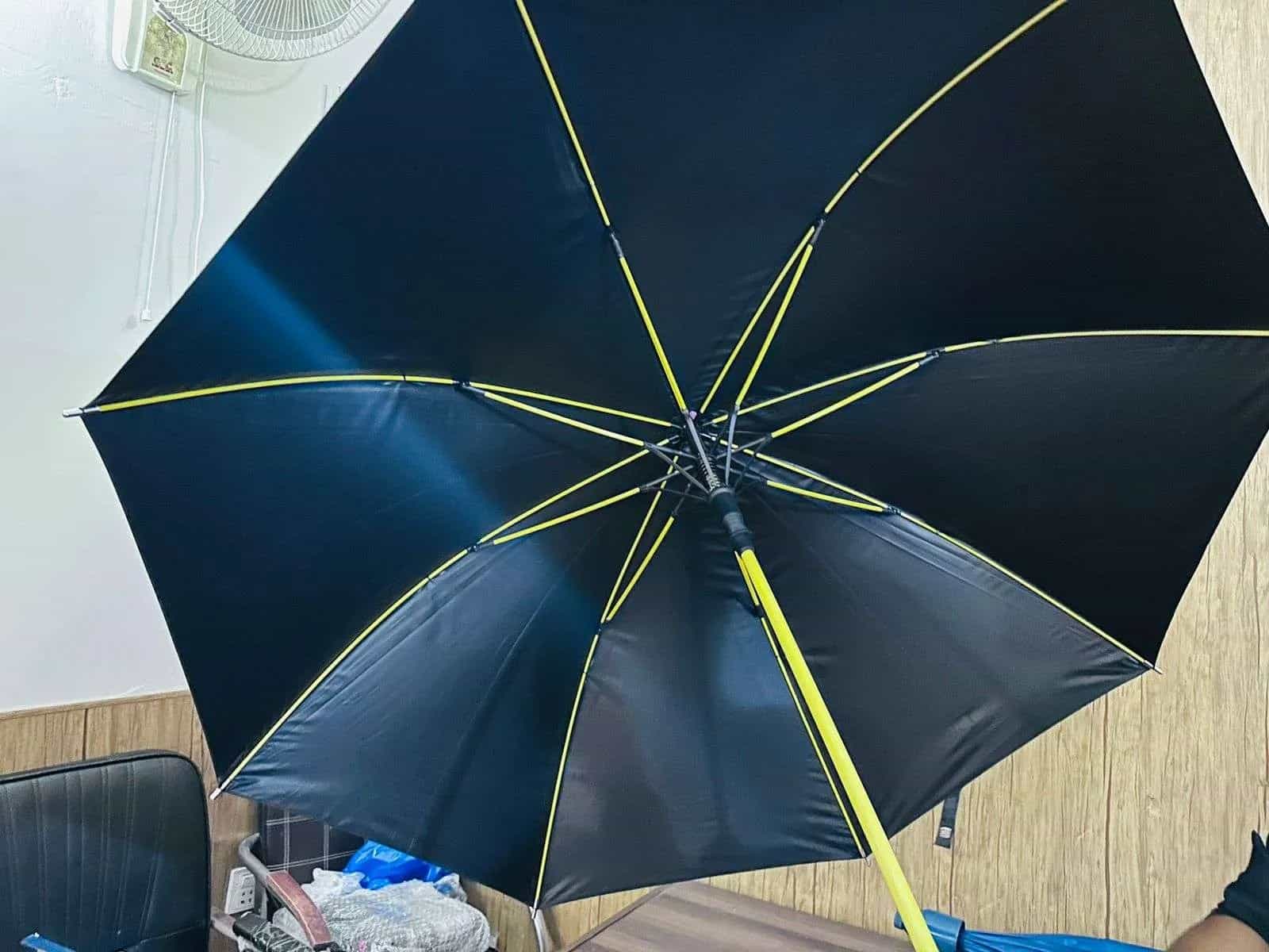 4 Person large Size Automatic Folding Umbrella with LED Flashlight, Sunny and Rainy umbrella, Business Umbrella, Anti Wet Car Umbrella, Night Umbrella, Waterproof, Sun Proof and Wind Resistant
